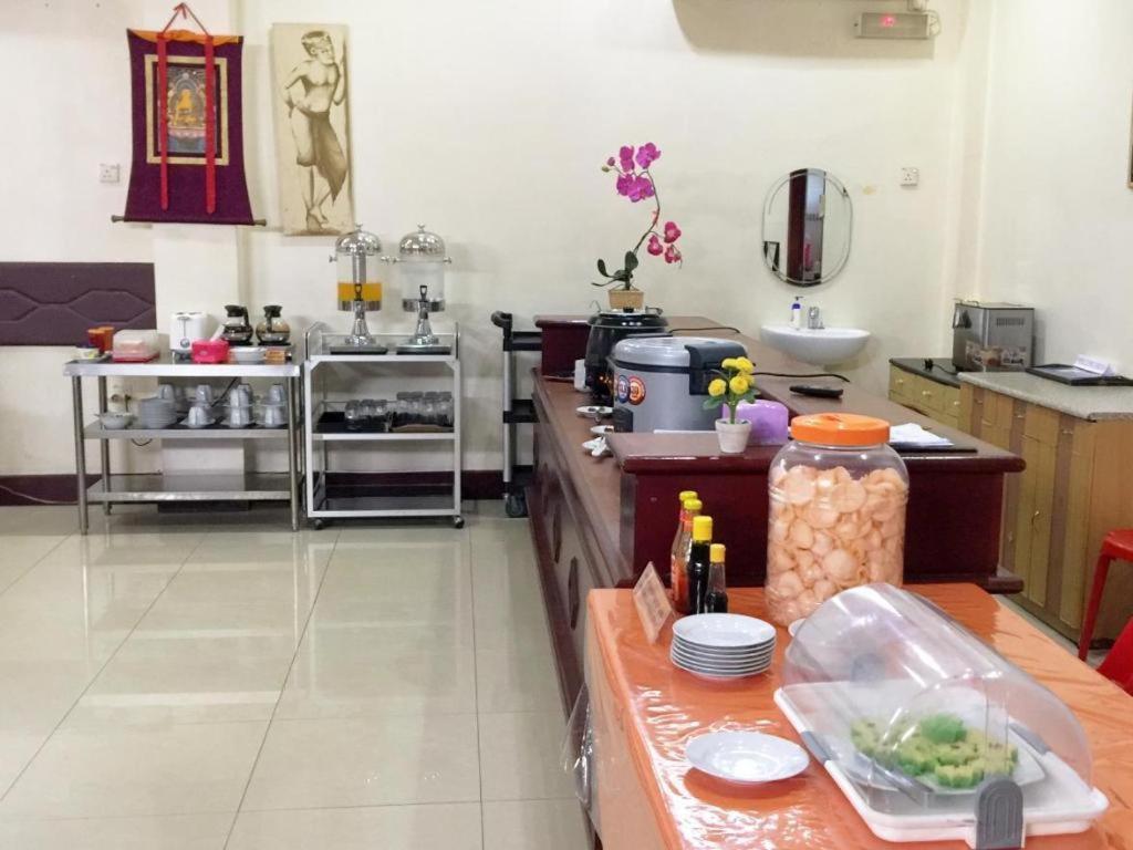 Hotel Dynasty Tarakan Esterno foto