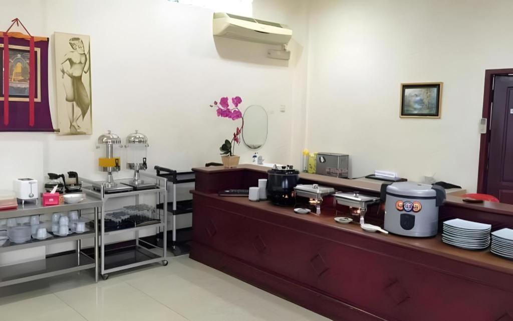 Hotel Dynasty Tarakan Esterno foto