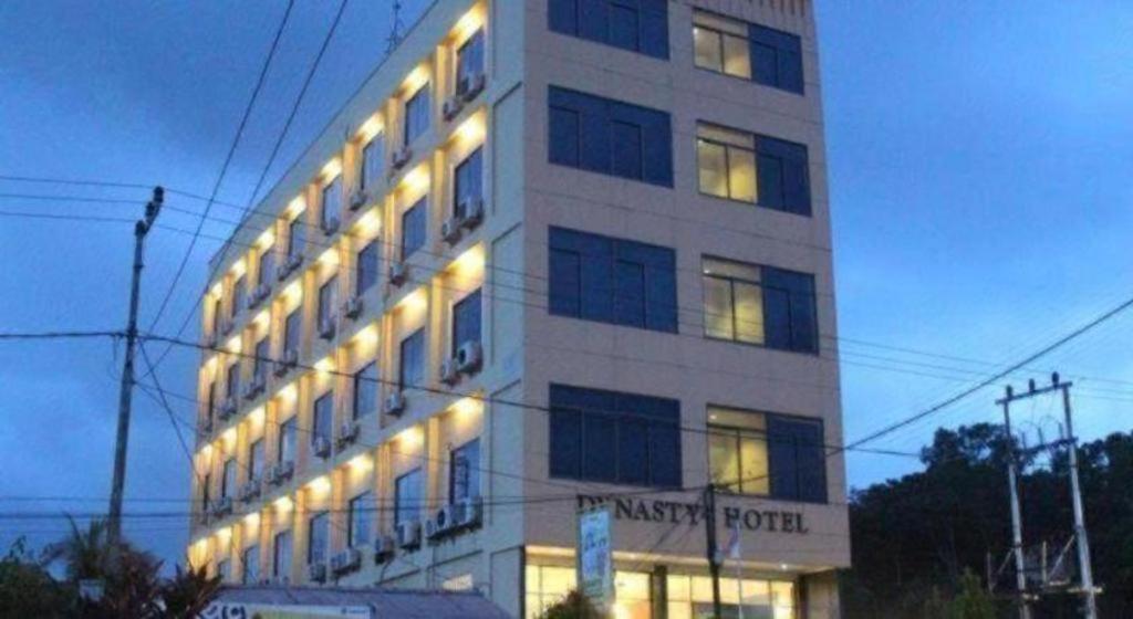 Hotel Dynasty Tarakan Esterno foto