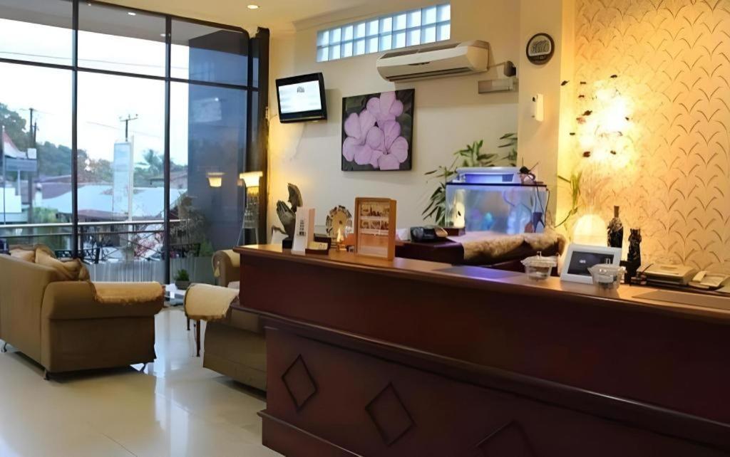 Hotel Dynasty Tarakan Esterno foto