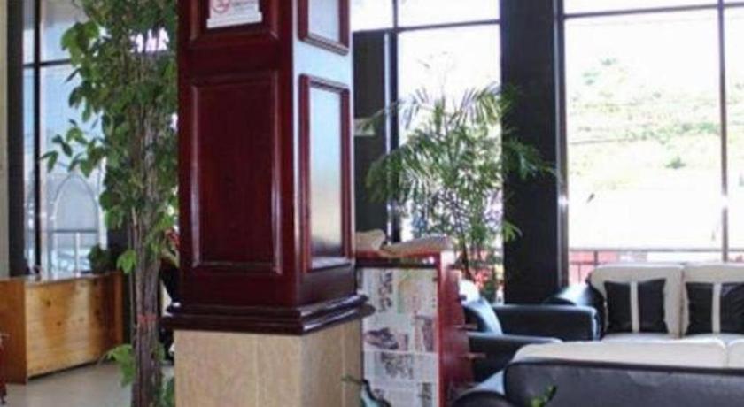 Hotel Dynasty Tarakan Esterno foto