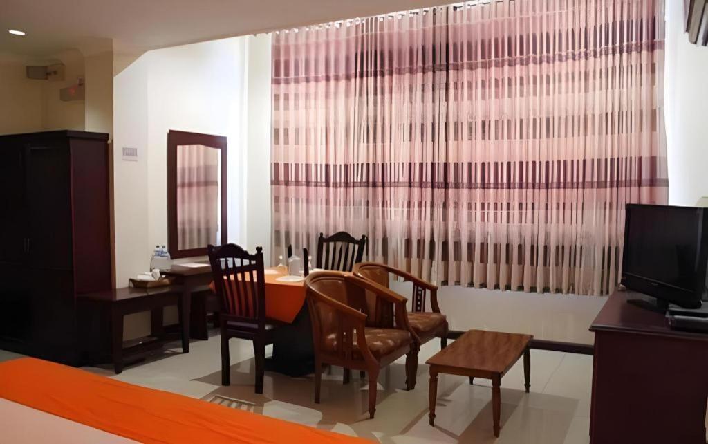 Hotel Dynasty Tarakan Esterno foto