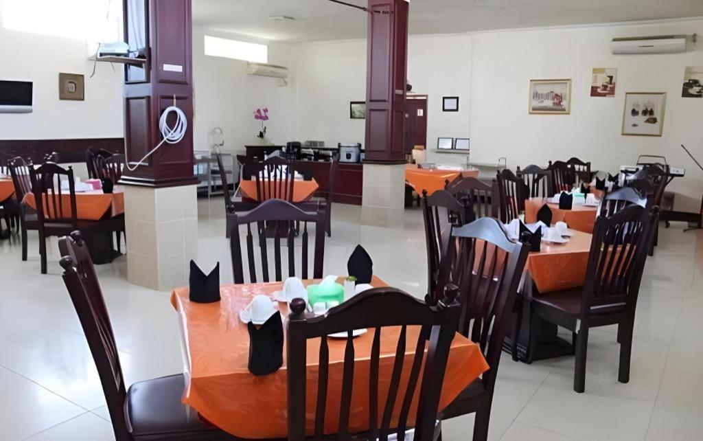 Hotel Dynasty Tarakan Esterno foto
