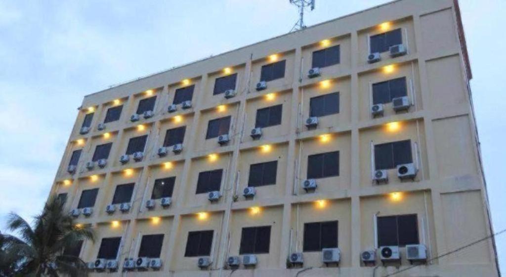 Hotel Dynasty Tarakan Esterno foto
